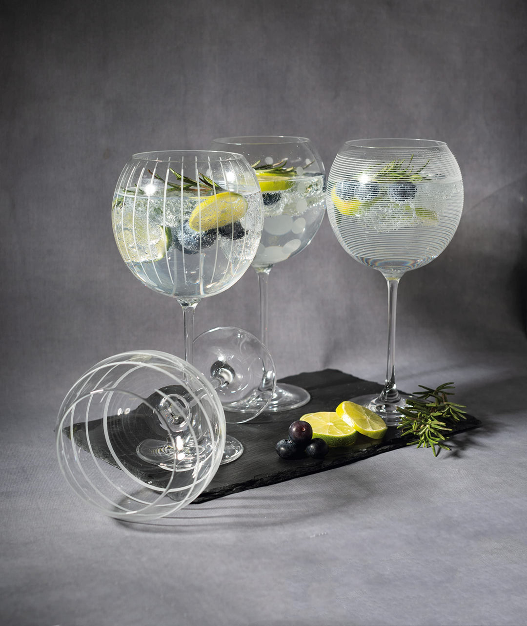 Mikasa Cheers – Lot de 4 Verres à Gin Tonic Ballon en Cristal Gravé, 724 ml, Sophistiqué et Originalité