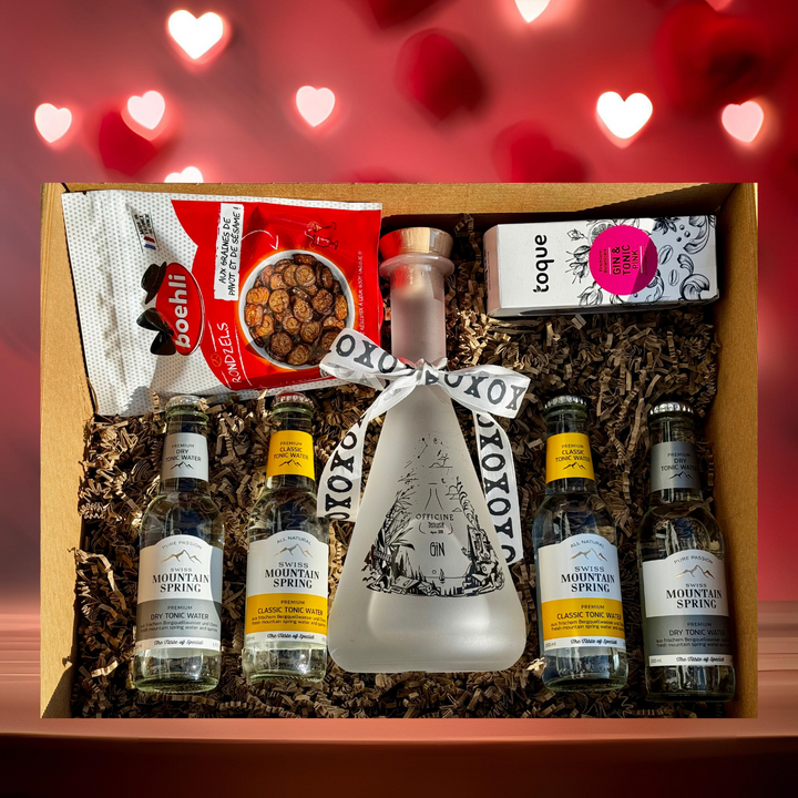 Coffret Cadeau Gin Alsacien – Édition Saint-Valentin avec Gin Phi, tonics premium Swiss Mountain Spring et garnitures Pink Botanicals. Idéal pour un Gin Tonic romantique.